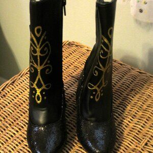 NWT/Disney Frozen Princess Anna Little Girls Boots - Gorgeous!